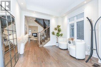 1288 Queens Plate Rd. in Oakville, ON - Building Photo - Building Photo