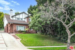 1358 Holmby Ave in Los Angeles, CA - Building Photo