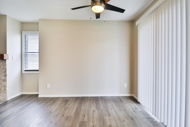 Apple Glen Apartments in New Berlin, WI - Building Photo - Building Photo