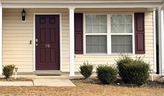 70 Hallow Oak St in Spring Lake, NC - Building Photo - Building Photo