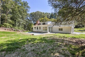8 Fairview Ln in Wilton, CT - Building Photo - Building Photo