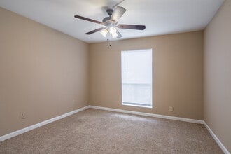 Walnut Terrace Apartments in Houston, TX - Building Photo - Interior Photo