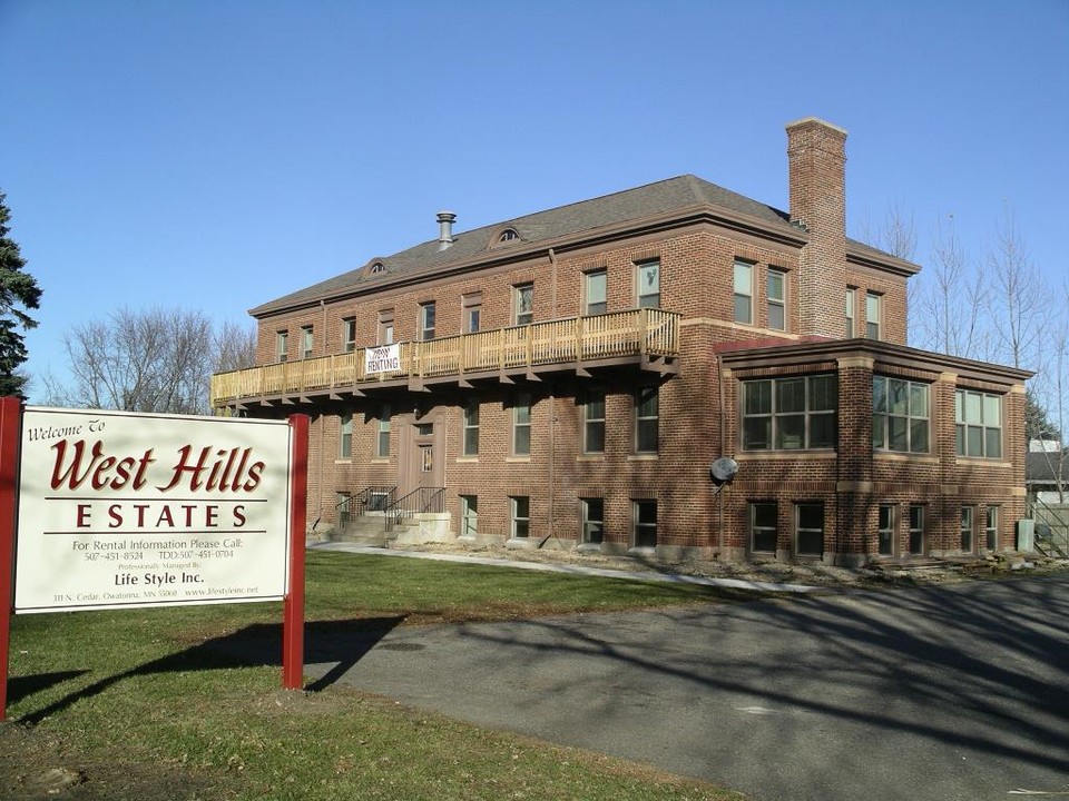 Maple View Apartments in Owatonna, MN - Building Photo