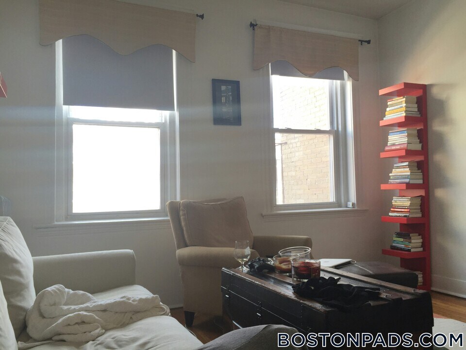 89 Park Dr, Unit 16 in Boston, MA - Building Photo