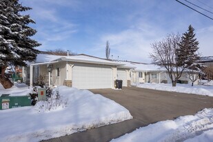 6B Centre St in Strathmore, AB - Building Photo