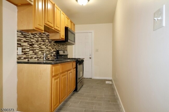 89 Cutler St, Unit 1 in Newark, NJ - Building Photo - Building Photo