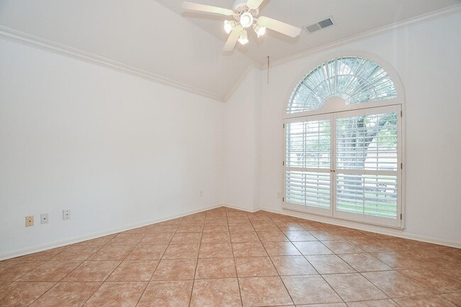 property at 535 Avery Dr