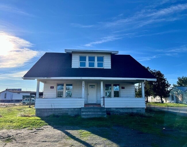 property at 2907 W 7th Ave