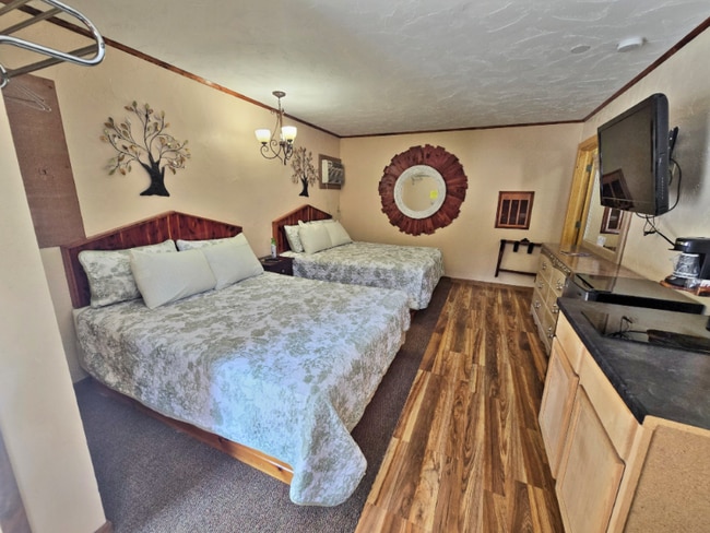 103 Charles St in Deadwood, SD - Foto de edificio - Building Photo