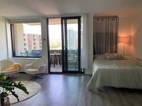 240 M St SW, Unit 703E in Washington, DC - Building Photo - Building Photo