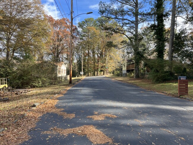 1903 Chattahoochee Pl in East Point, GA - Building Photo - Building Photo