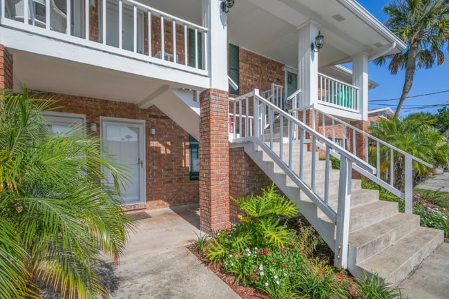 22 Comares Ave