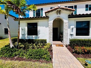 11715 SW 245 Ter in Homestead, FL - Foto de edificio - Building Photo