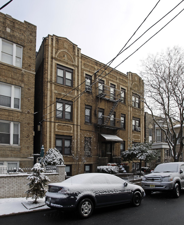 12-14 Oak St in Weehawken, NJ - Building Photo