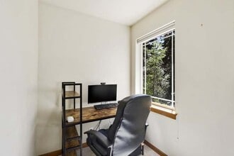 16532 Lemolo Shore Dr NE in Poulsbo, WA - Building Photo - Building Photo