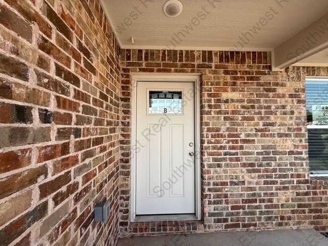 property at 2117 Bobwhite Ct