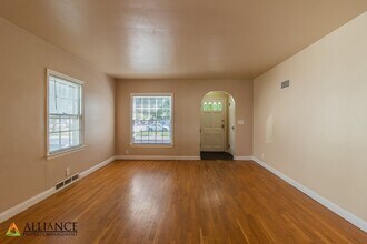 819 N 8th St-Unit -A & B in Manhattan, KS - Building Photo - Building Photo