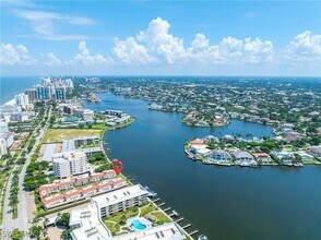3070 Gulf Shore Blvd N in Naples, FL - Building Photo - Building Photo