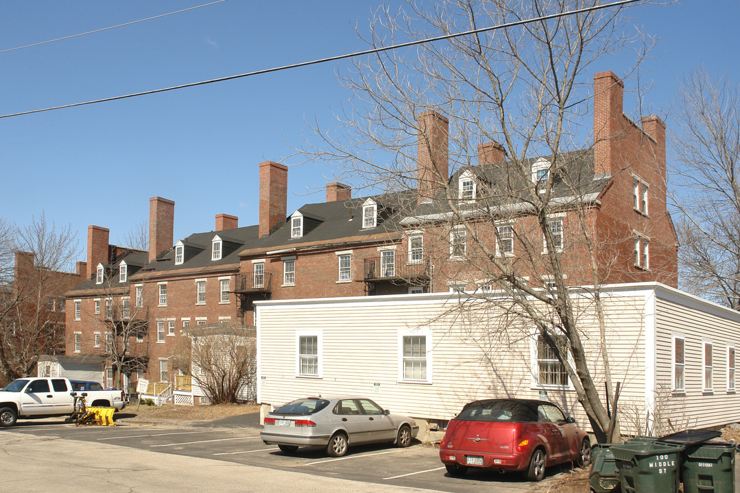 98 Middle St in Manchester, NH - Building Photo