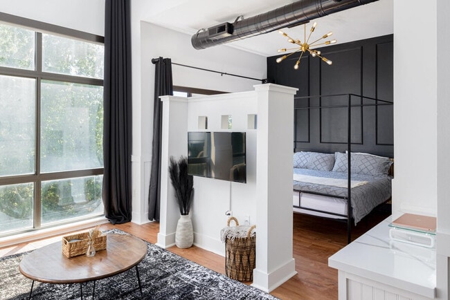 700 N Graham St in Charlotte, NC - Building Photo - Building Photo