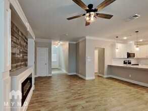 5517 Van Horn Dr in Granbury, TX - Foto de edificio - Building Photo