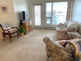 110 Armistice Way in Saskatoon, SK - Building Photo