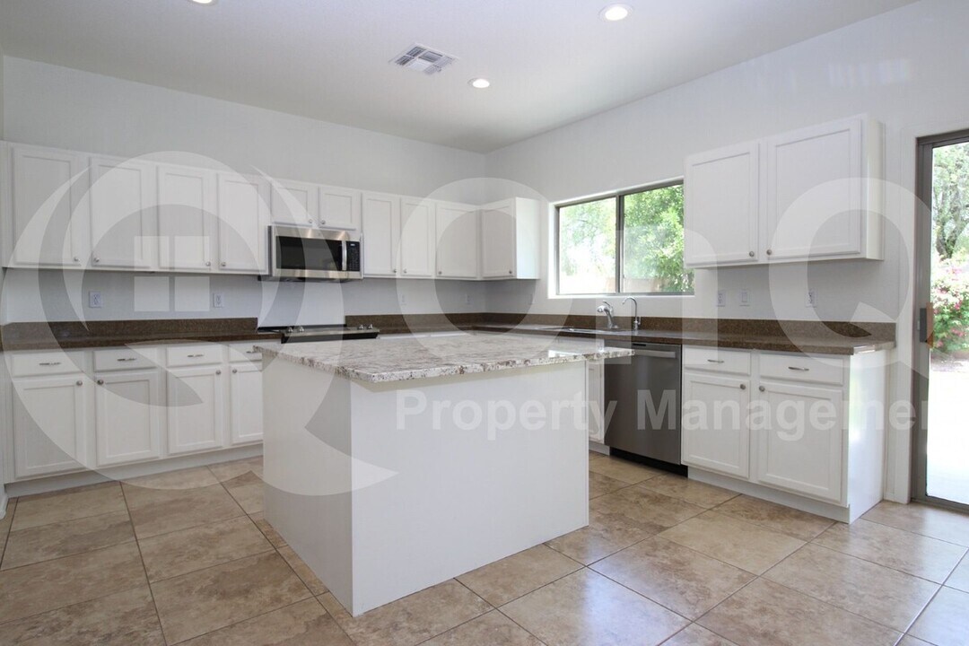 17413 N 19th Run in Phoenix, AZ - Building Photo