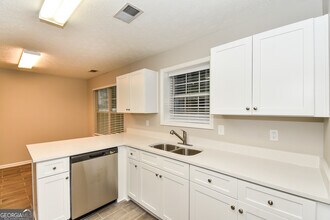 1311 Ambercrest Way in Austell, GA - Building Photo - Building Photo