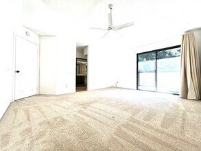 4553 Chateau Dr in San Diego, CA - Building Photo - Building Photo