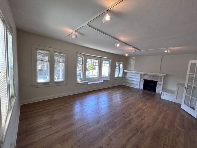 530-544 Lighthouse Ave in Monterey, CA - Building Photo - Building Photo