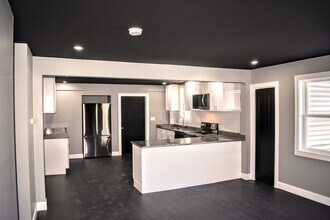 2 Sunnyside St, Unit 1 in Boston, MA - Building Photo - Building Photo