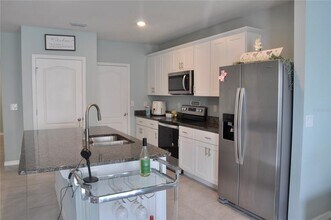 4 Bella Oaks Dr in Port Orange, FL - Building Photo - Building Photo