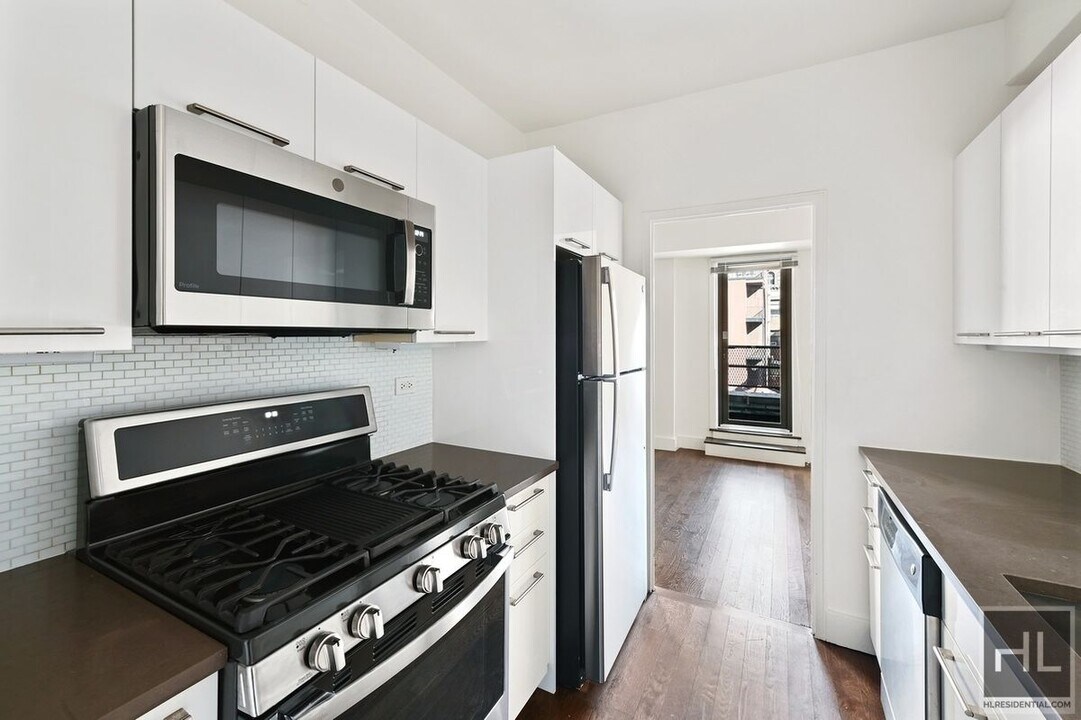 EAST 63 STREET in New York, NY - Building Photo