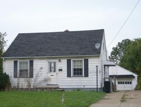 Portfolio of 17 Houses in Lorain, OH - Building Photo - Building Photo