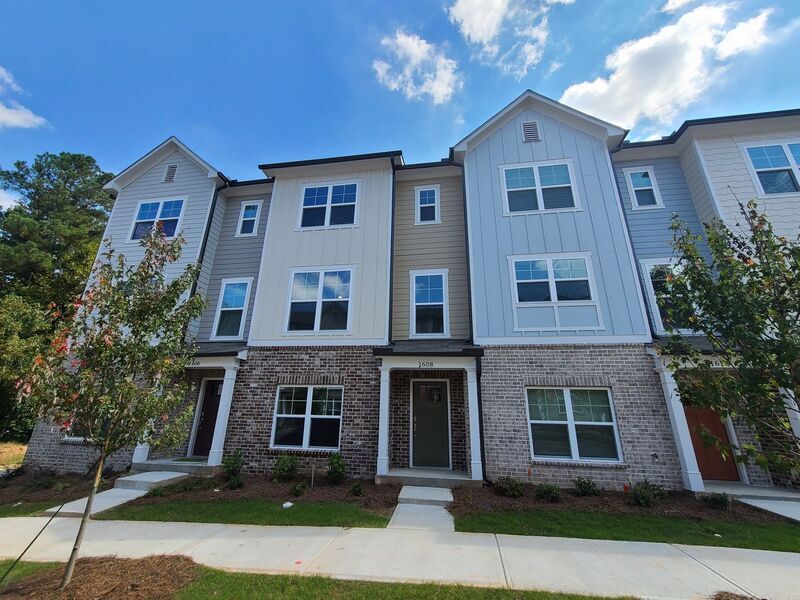 1608 Falcon Crst Wy in Decatur, GA - Building Photo