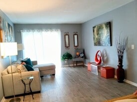 500 Bonnie Blvd, Unit 179 in Palm Springs, FL - Building Photo