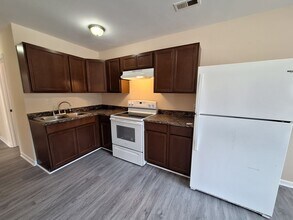 1127 Rowe St in Hampton, VA - Building Photo - Building Photo