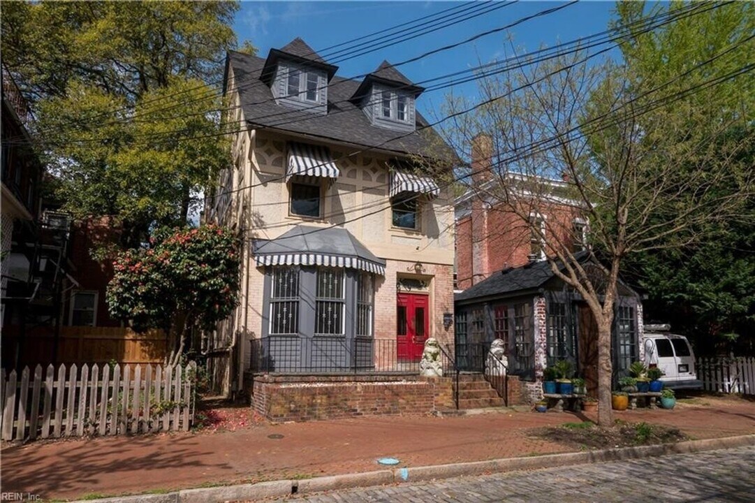409 Botetourt St in Norfolk, VA - Building Photo