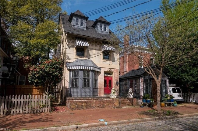property at 409 Botetourt St