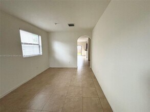 8855 NW 102nd Pl in Doral, FL - Building Photo - Building Photo