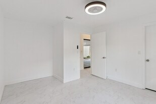 527 Glade Ct in Kissimmee, FL - Building Photo