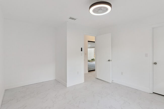 property at 527 Glade Ct