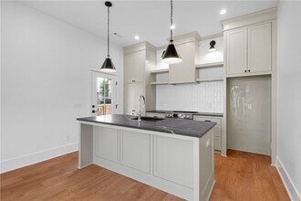 267 E 11th St in Fayetteville, AR - Building Photo - Building Photo