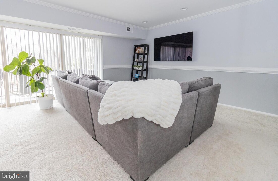 7855 Enola St-Unit -2 in McLean, VA - Building Photo