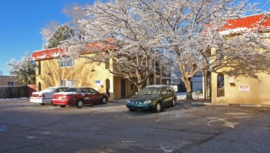 919-923 Alvarado Dr SE in Albuquerque, NM - Foto de edificio - Building Photo