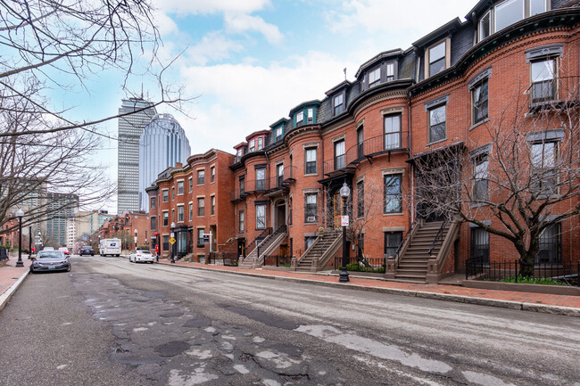 209 W Newton St, Unit 2 in Boston, MA - Foto de edificio - Building Photo