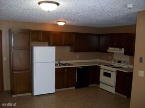 2208 E Divide Ave in Bismarck, ND - Building Photo - Building Photo