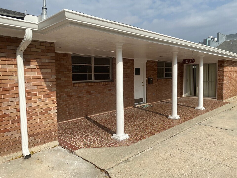 2009 Athania Pkwy in Metairie, LA - Building Photo