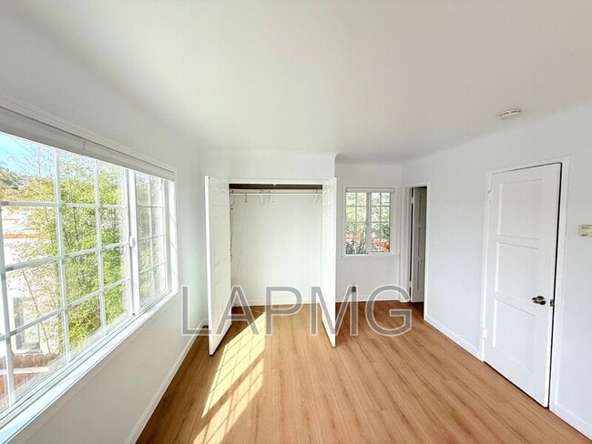 230-232 Rennie Ave in Los Angeles, CA - Building Photo - Building Photo