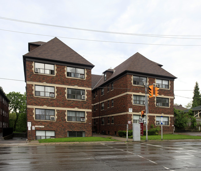 Kingsway in Toronto, ON - Building Photo - Building Photo